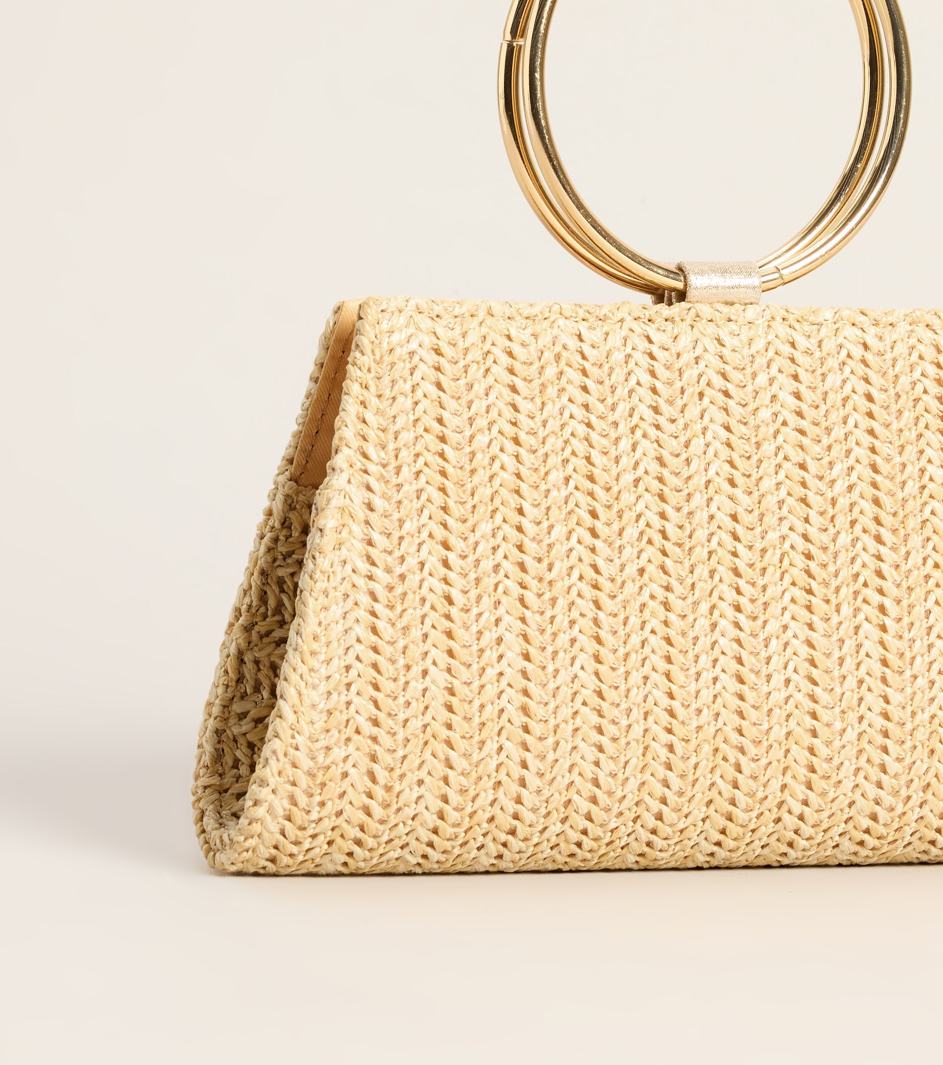 Chic On Arrival O-Ring Straw Clutch